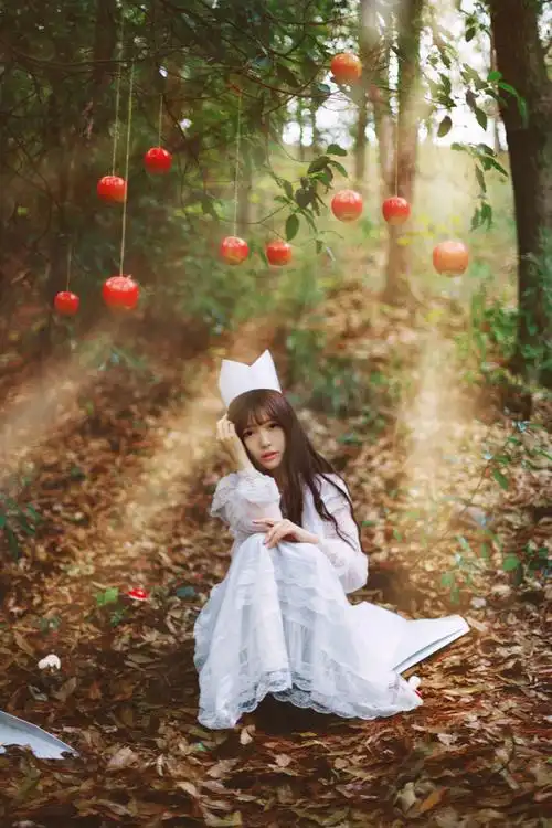 森系女孩童话里的公主梦个人艺术照写真