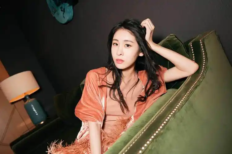 张碧晨特别有魅力,31岁仍活力无限,她跟张杰到底是什么关系?