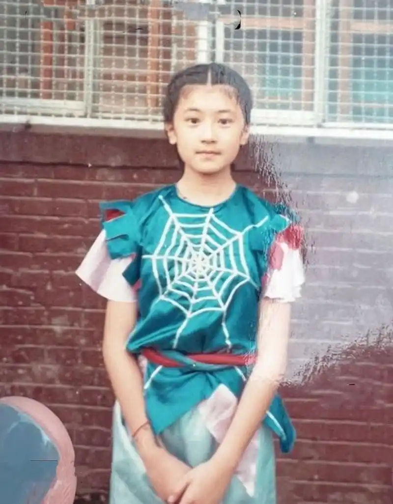 贾静雯童年照,原来美人一直是从小美到大,小时候的长相和现在几乎没有