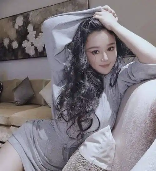 "中国拳王"妻子,看冉莹颖穿上无痕装,秒懂何为宠儿身材_邹市明_西装