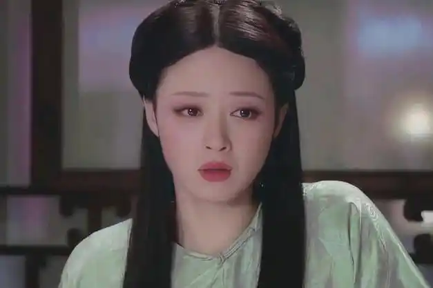 8月21日蒋欣晒照因身材引发热议