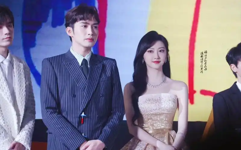 活动  【景甜61张彬彬61芭莎】确认过眼神,我遇上对的人