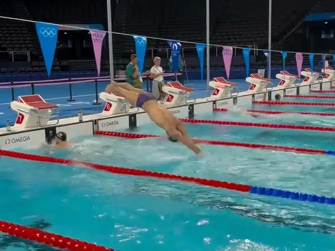 游泳跳水出发海豚腿15米,感受一下标准的出发瞬间!