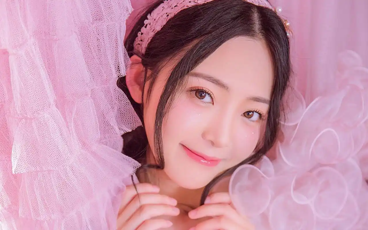 粉嫩可爱美少女私房写真图片桌面壁纸