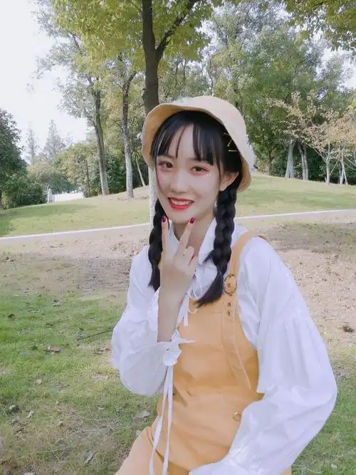 拍过的一个模特 笑起来可以说是很甜了.