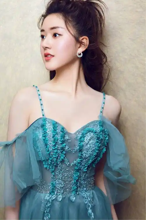 原创美得要人命赵露思曼妙身材秀色可餐令人陶醉迷恋