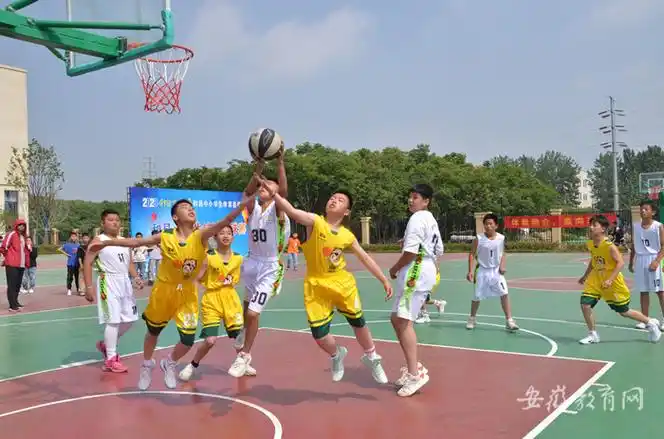 和县小学生校园篮球赛开幕