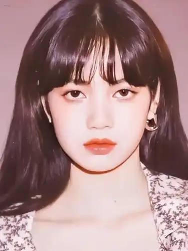 lisa吧官博 的微博: lisa #lisa2020红红火火# . weibo.cn gif iff