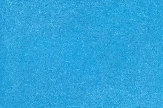 首页 美容 服饰若是把湖蓝色和纯黑色衣服搭配在一起,看起来就不那么