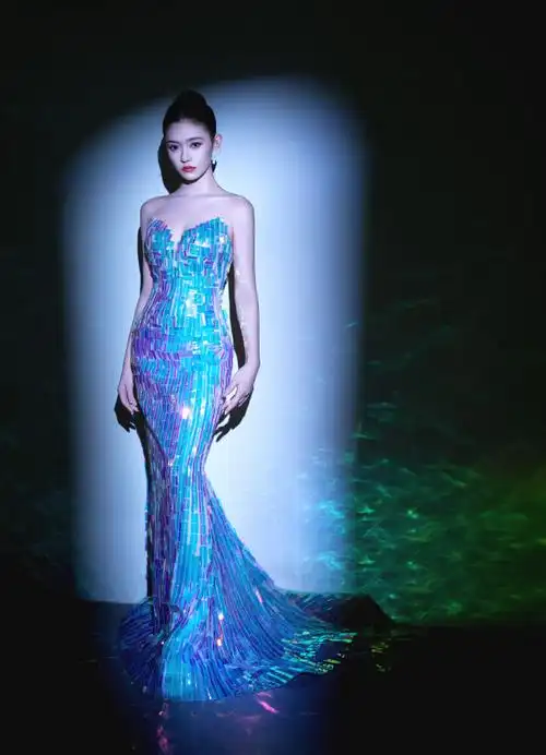 天选美人鱼!#林允穿了网友挑的裙子