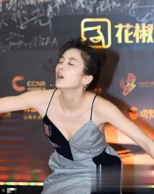 赵韩樱子在红毯上突然晕倒网友要注意身体身体是最重要的