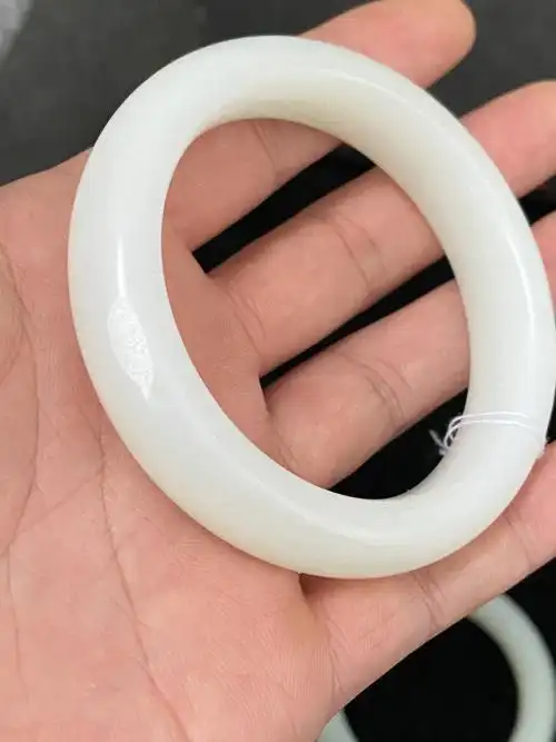 五位#每日穿搭  #和田玉  #玉镯  #玉镯子  #和田玉且末  #和田玉手镯