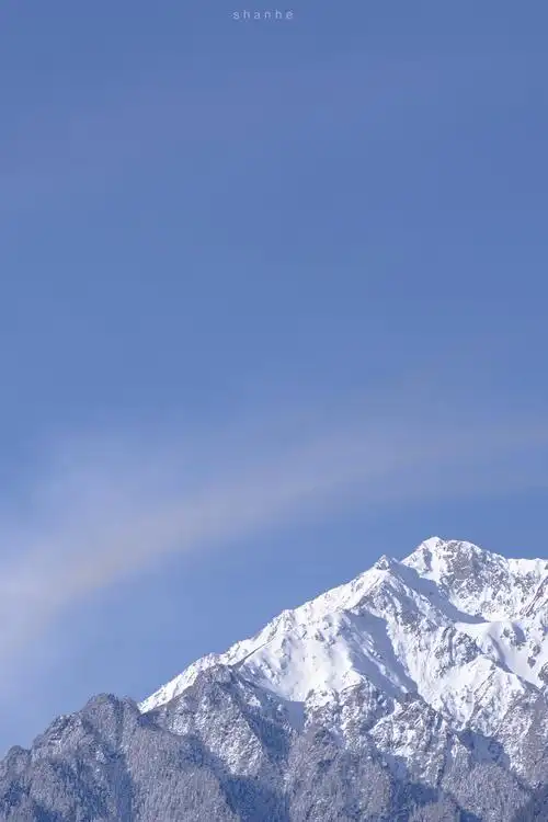 春天的风是刚晾干的浅蓝色