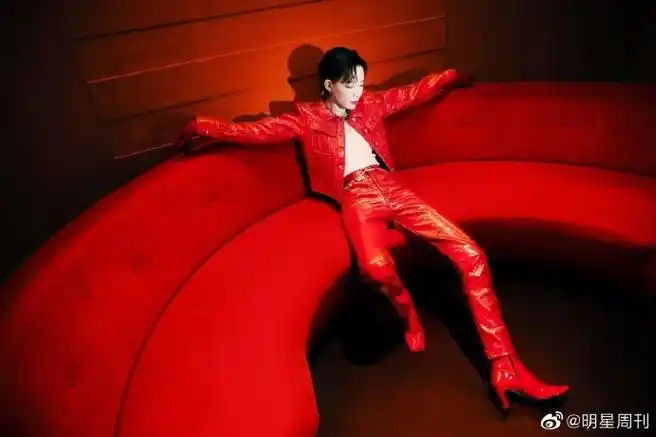 李斯丹妮的腹肌准备好过夏天了##李斯丹妮晒腹肌照