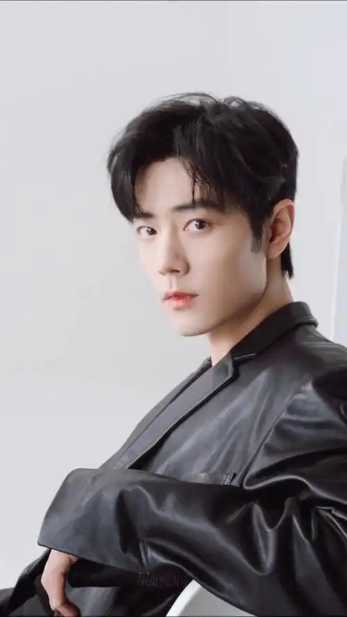 肖战最新大片竖屏皮衣怼脸好帅