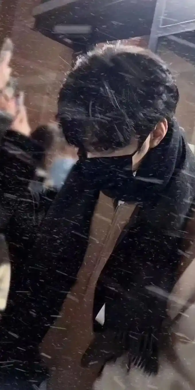 女友视角刘耀文!#时代少年团刘耀文 #氛围感照片 #摆 - 抖音