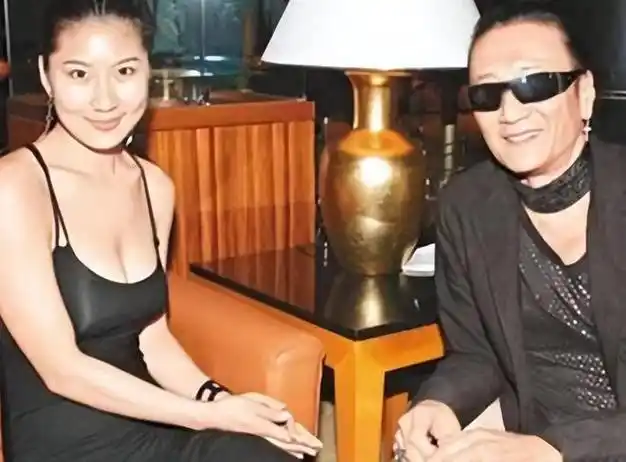 2018年与大49岁谢贤恋爱12年拿2000万分手费的coco现在怎样了