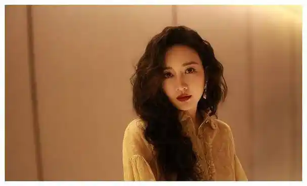 王鸥珍稀露面录综艺暴露孕波包裹婆家指责生女风波