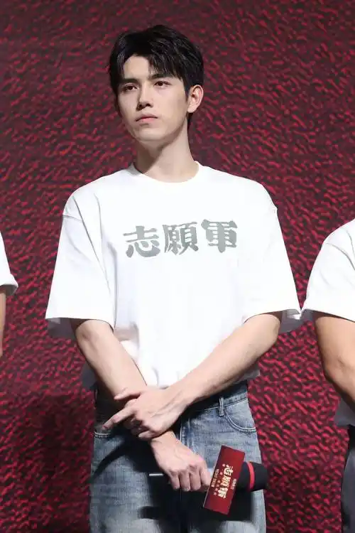 《志愿军:雄兵出击》北京首映 陈凯歌陈飞宇张子枫黄晓明出席_电影_李