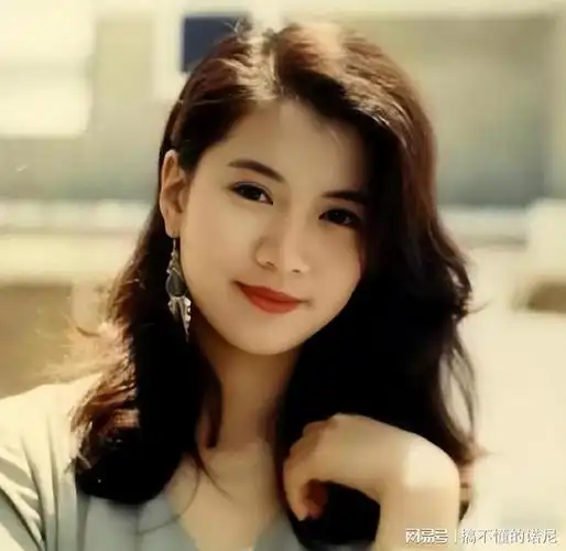 被低估34年的袁咏仪,终于熬出头了