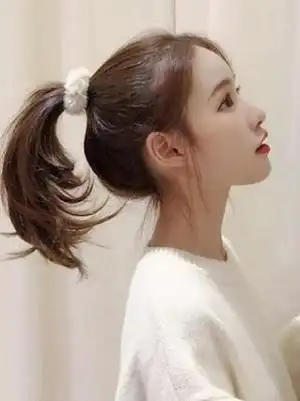 微卷发型高扎马尾辫