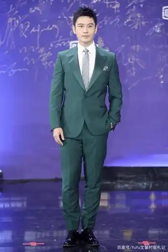 黄晓明力证179身高,穿拖地裤走机场也有大长腿,就是看着像睡裤