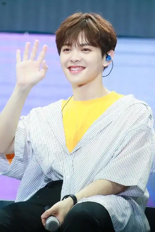 尤老师是不是有可爱豆可以分给我一点么0415我也想变可爱@尤长靖"