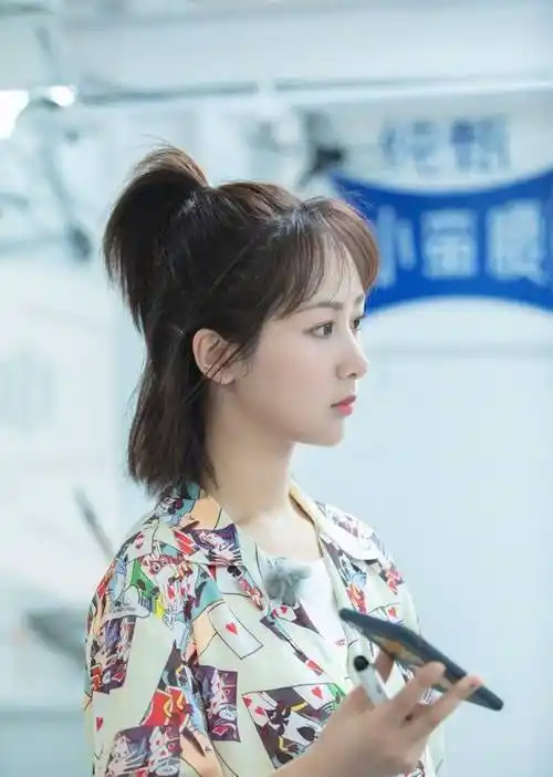 杨紫的发型怎么能这么美!太适合短发的女孩儿了!青春又靓丽