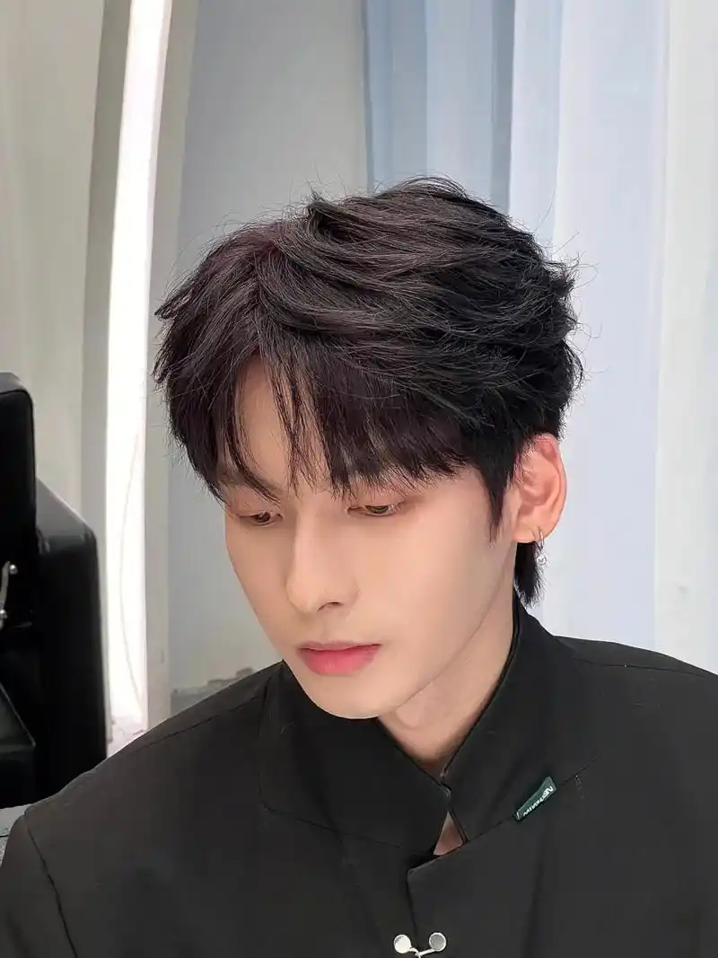 73不知道怎么打理头发的男生烫这款发型 - 抖音