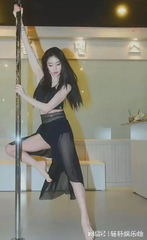 当朴智妍挑战钢管舞