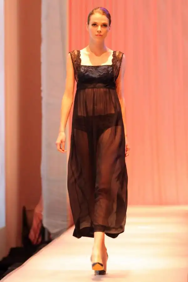 国际时尚内衣走秀:这气质堪称一绝,太完美了