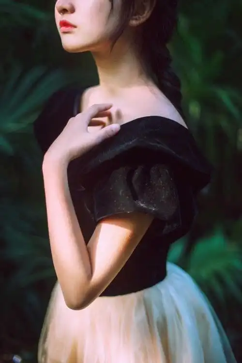 森系唯美女生qq皮肤 不爱我的人我不爱