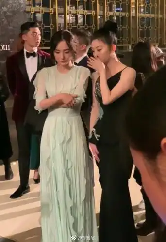 就问你杨幂和景甜同框会发生?