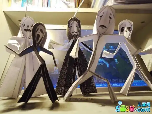 折纸达人如何折出恐怖吓人的骷髅头引人注目的变形效果让观众看到一张