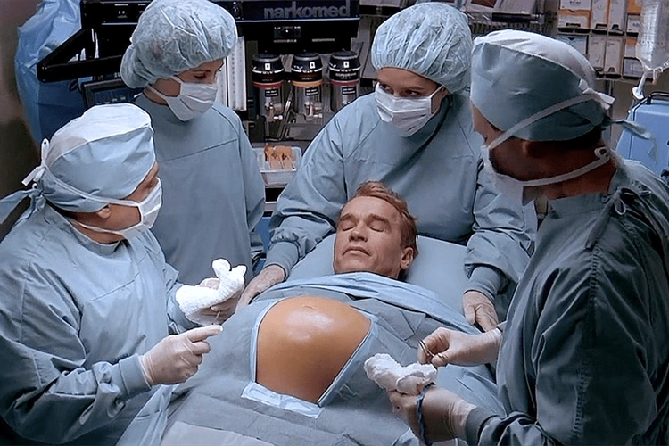 世界上首个怀孕的男人还生下了三个孩子男人生娃成真了