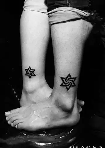 脚踝六芒星图案情侣纹身