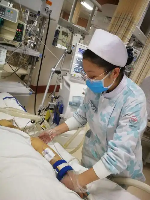 长夜查房具体情况汇报如下:  查看科室共涉及27个,抽查夜班护士27人