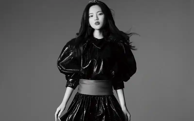 杨超越法式甜心高清桌面壁纸