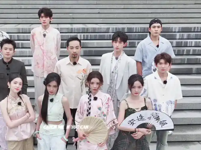 【王源】《城市捉迷藏》变装眼神杀