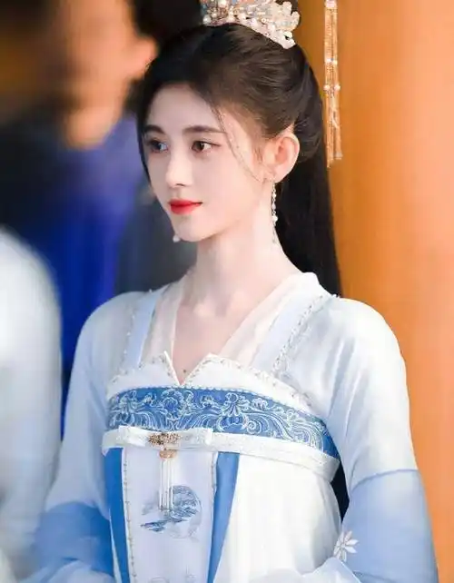 鞠婧祎和杨超越,两位女爱豆出身的演员,表演风格和个性截然不同_方面