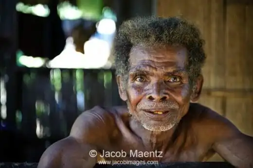 矮黑人也称尼格利陀人(negrito),他们被认为是东南亚地区最早的原住民