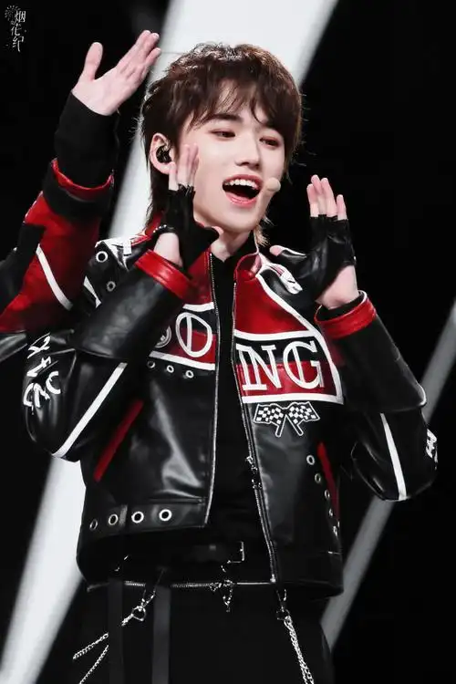 时代少年团叁重楼暨出道四周年演唱会##宋亚轩楼外楼演唱会##时代