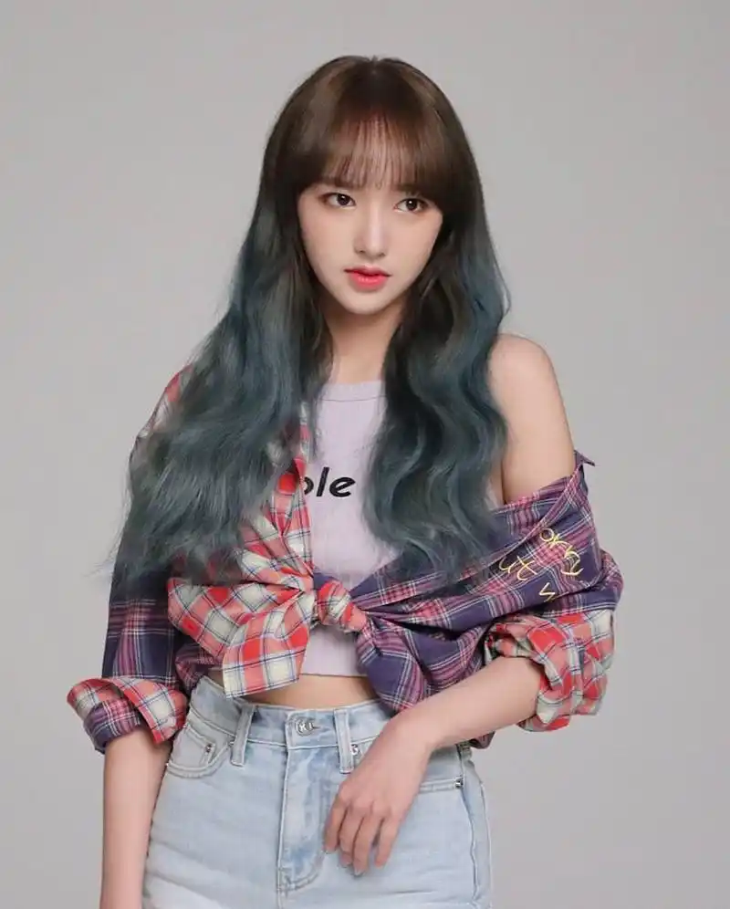 "奶潇"太调皮,衣服专门不穿好漏出锁骨,粉丝直呼"快拉上"