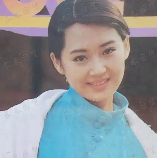 许晴30年前旧照曝光模样青涩稚嫩略显婴儿肥