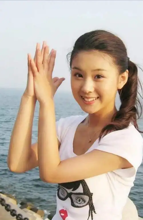 8月14日晚,37岁的女演员李小萌在个人社交账号上更新了一条动态,配文