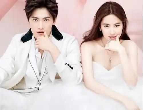 杨洋刘亦菲合体拍婚纱照仙气四溢