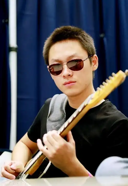 爱拍vol23梁博日本摇滚行让我活在音乐里