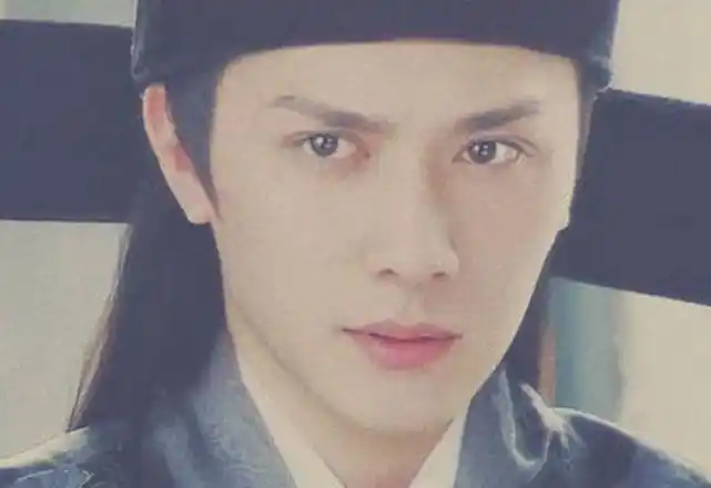 有种"整容"叫冯绍峰年轻时,颜值堪比古天乐,网友:颖宝有眼光