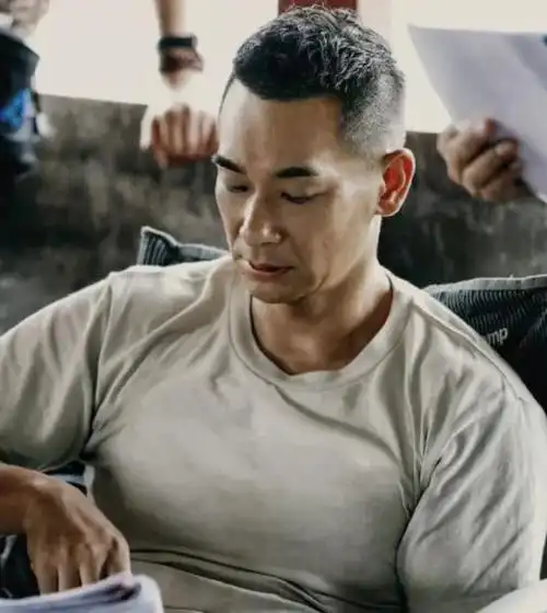 事实证明,"不见"已久的赵文卓,早就已经走上了一条"不归路"