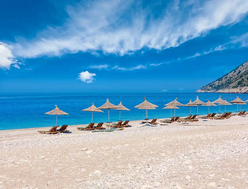 库塔海滩(kuta beach)号称巴厘岛上最美丽的海岸,这里的海滩平坦,沙粒